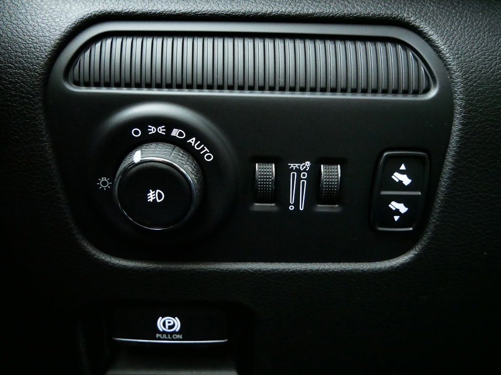 Thumbnail: 2024 Jeep Wagoneer - 50