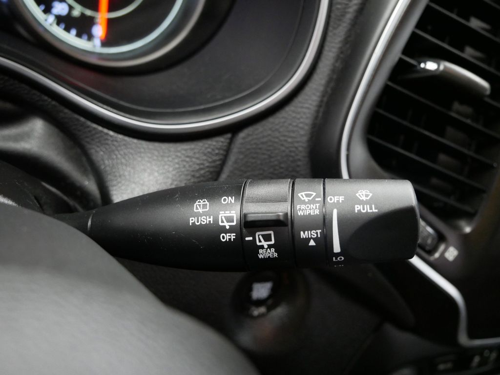 Thumbnail: 2022 Jeep Cherokee - 28