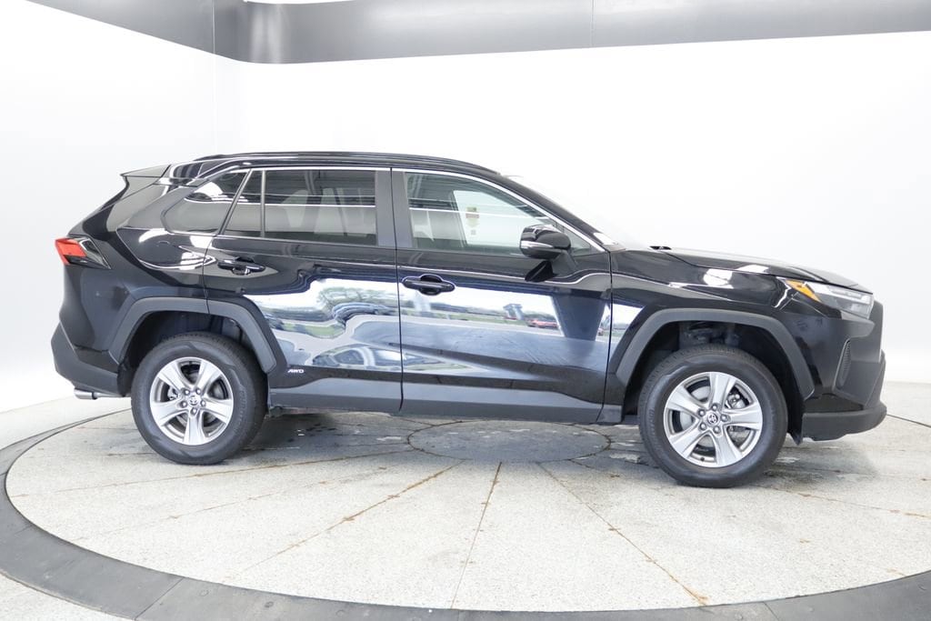 Thumbnail: 2023 Toyota RAV4 - 8