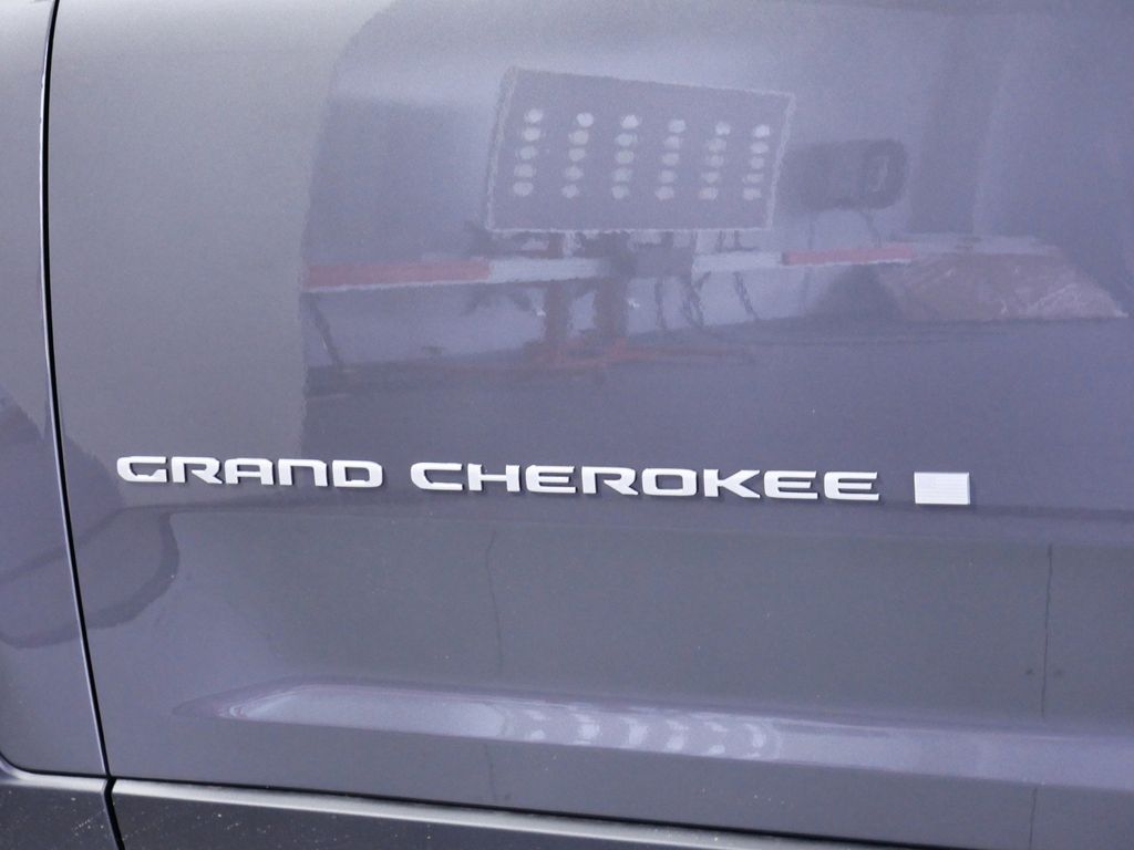 Thumbnail: 2025 Jeep Grand Cherokee - 17