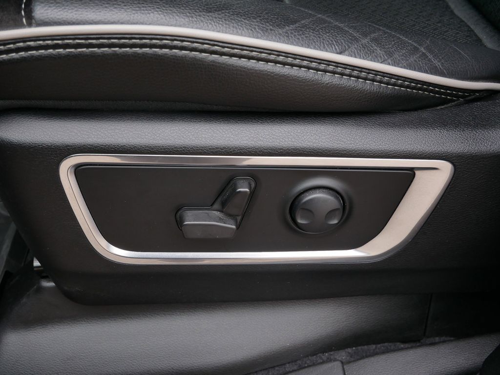 Thumbnail: 2025 RAM 1500 - 6