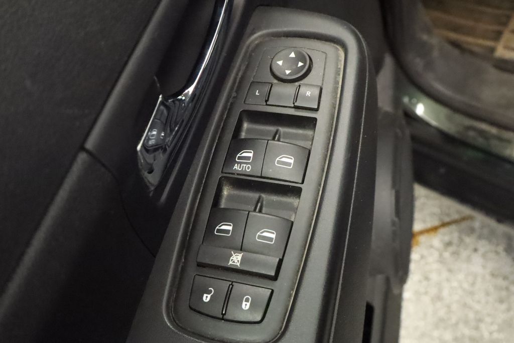 Thumbnail: 2012 Jeep Liberty - 24