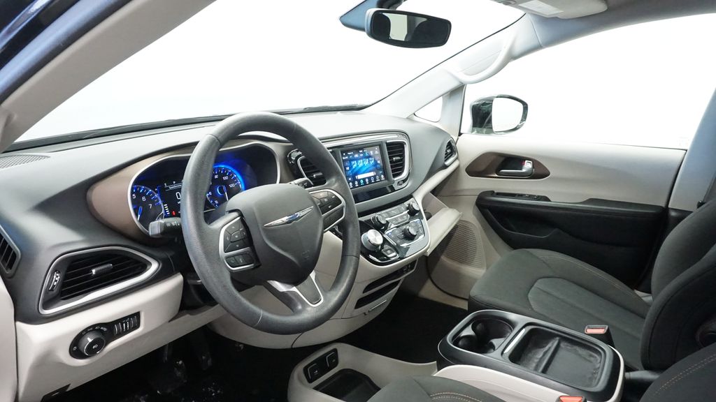 Thumbnail: 2018 Chrysler Pacifica - 25