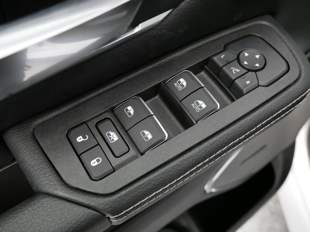 Thumbnail: 2025 RAM 1500 - 33