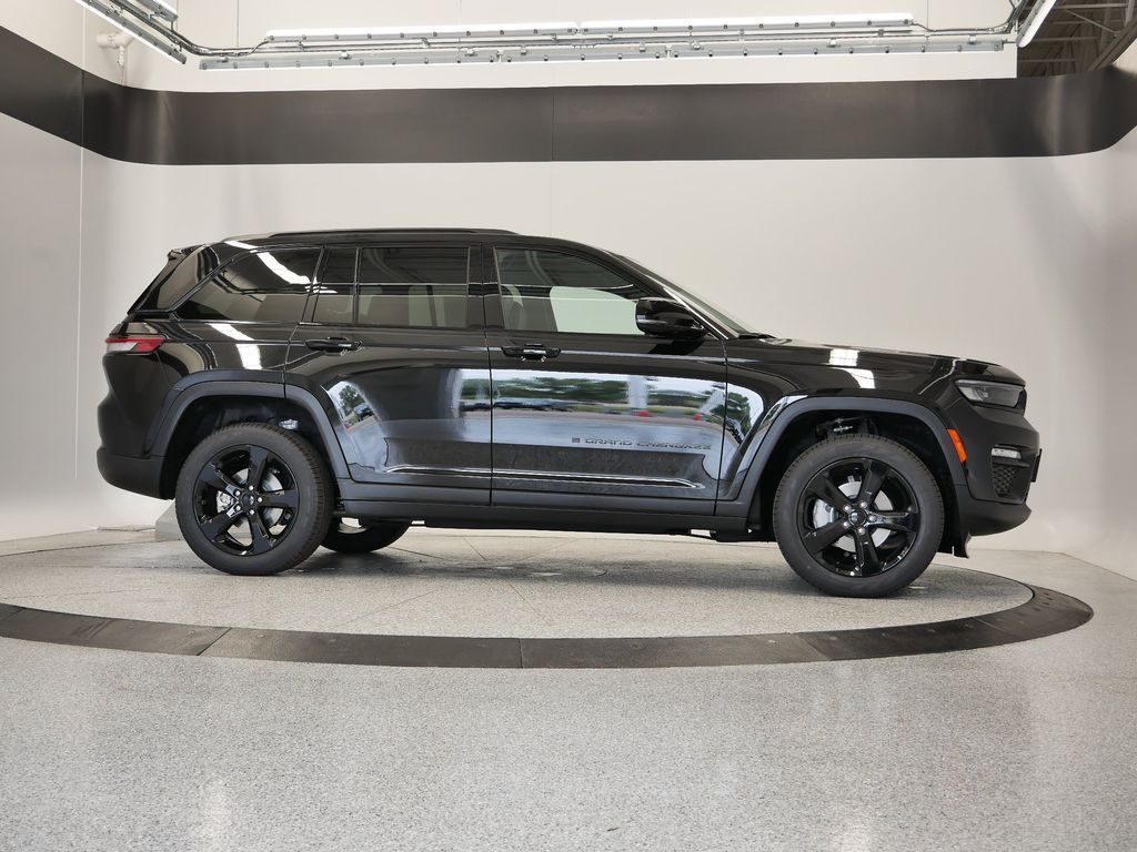 Thumbnail: 2025 Jeep Grand Cherokee - 46