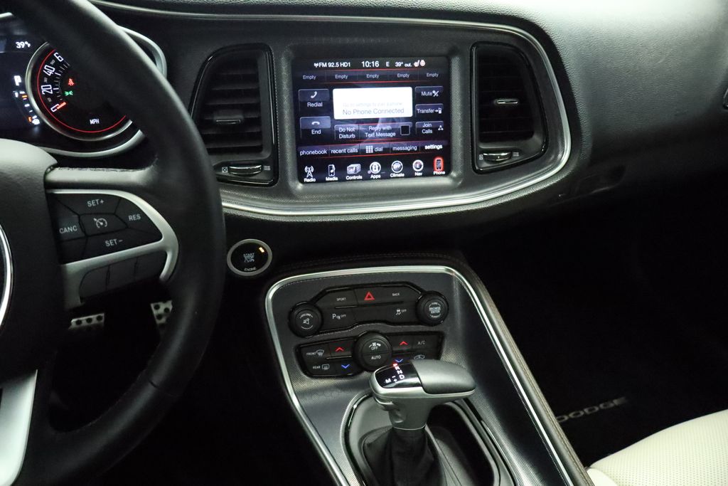 Thumbnail: 2016 Dodge Challenger - 31