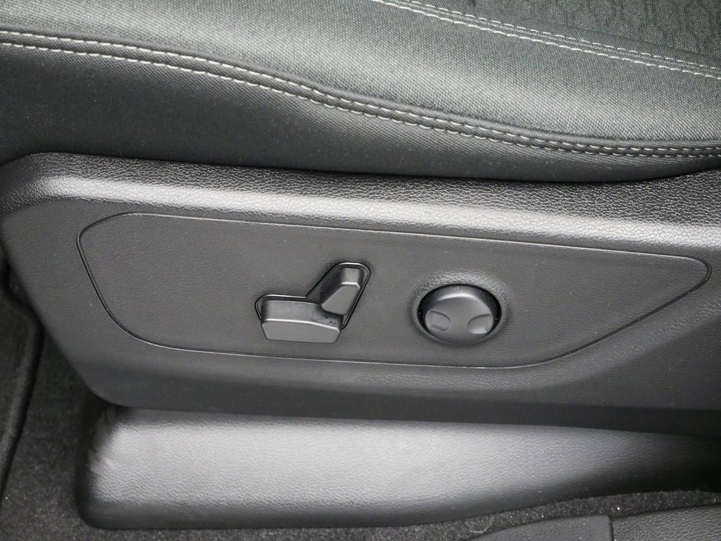 Thumbnail: 2025 RAM 1500 - 4