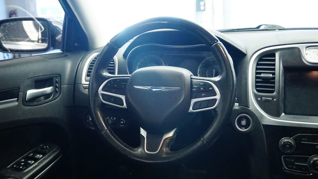 Thumbnail: 2019 Chrysler 300 - 22