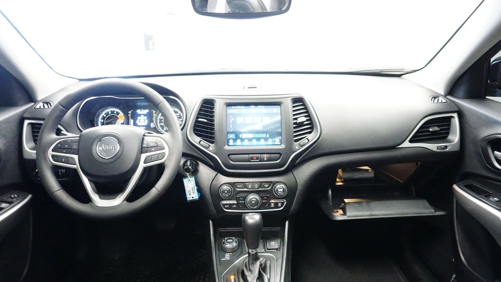 Thumbnail: 2022 Jeep Cherokee - 23