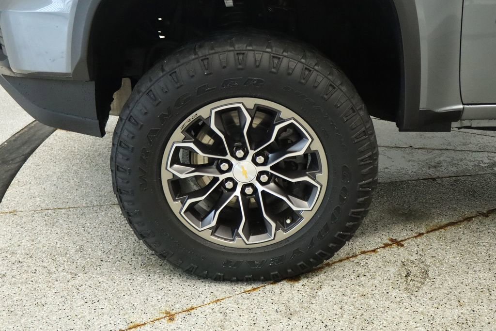 Thumbnail: 2022 Chevrolet Colorado - 14