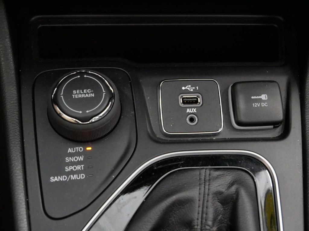 Thumbnail: 2022 Jeep Cherokee - 39