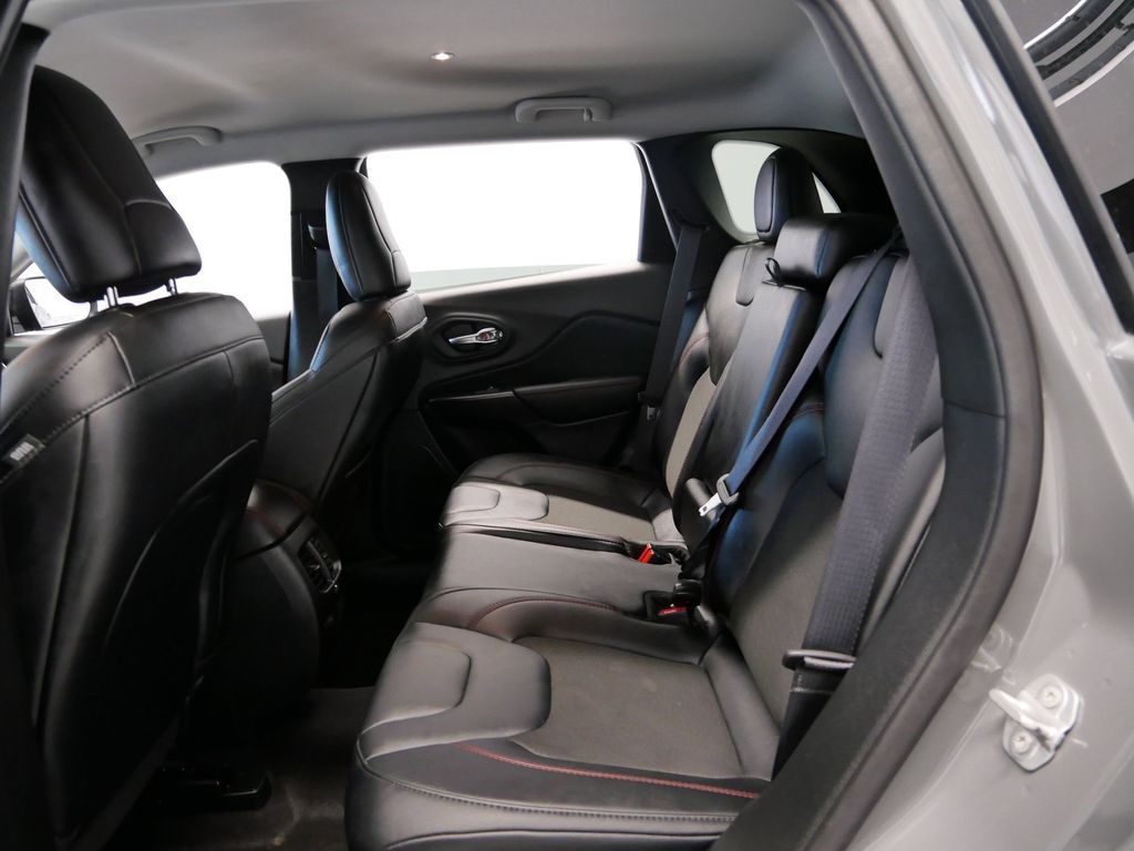 Thumbnail: 2022 Jeep Cherokee - 25