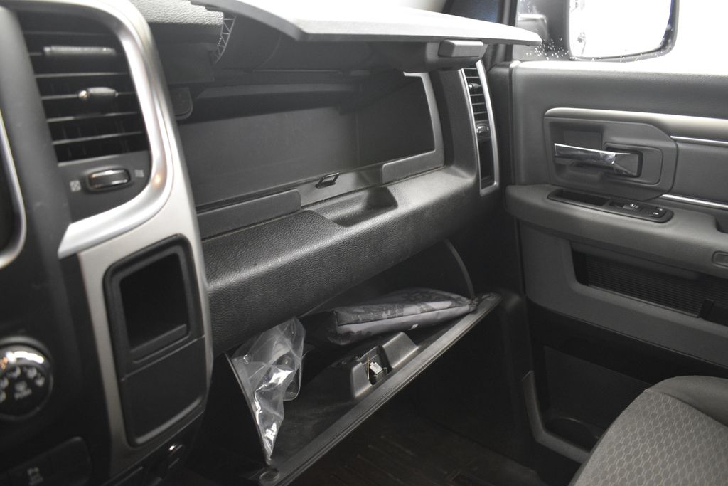 Thumbnail: 2019 RAM 1500 Classic - 38