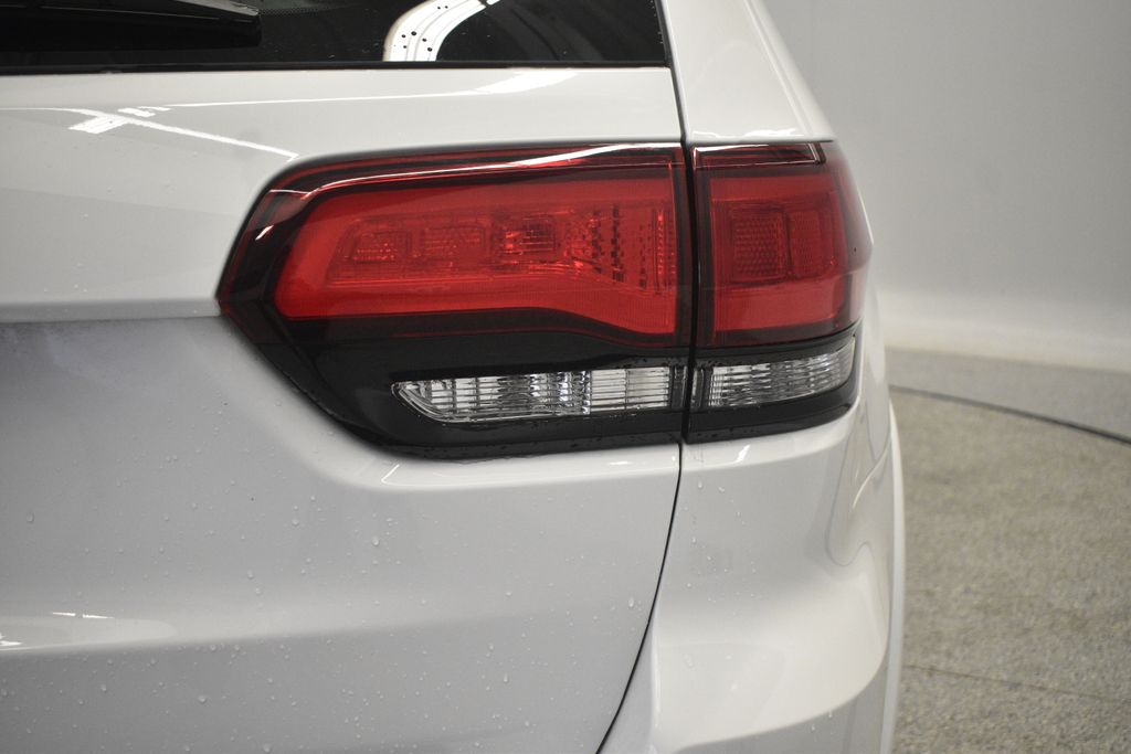 Thumbnail: 2021 Jeep Grand Cherokee - 17