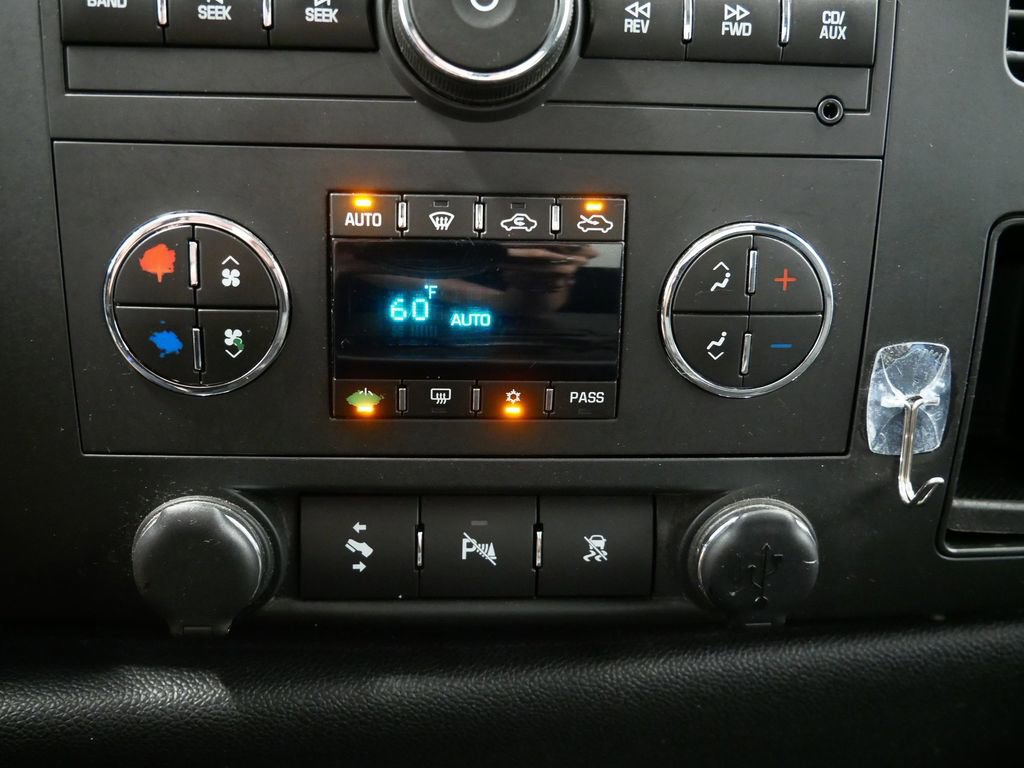 Thumbnail: 2011 Chevrolet Silverado 1500 - 29