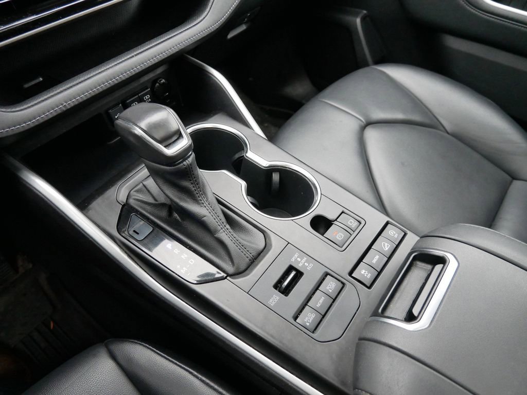 Thumbnail: 2021 Toyota Highlander - 47