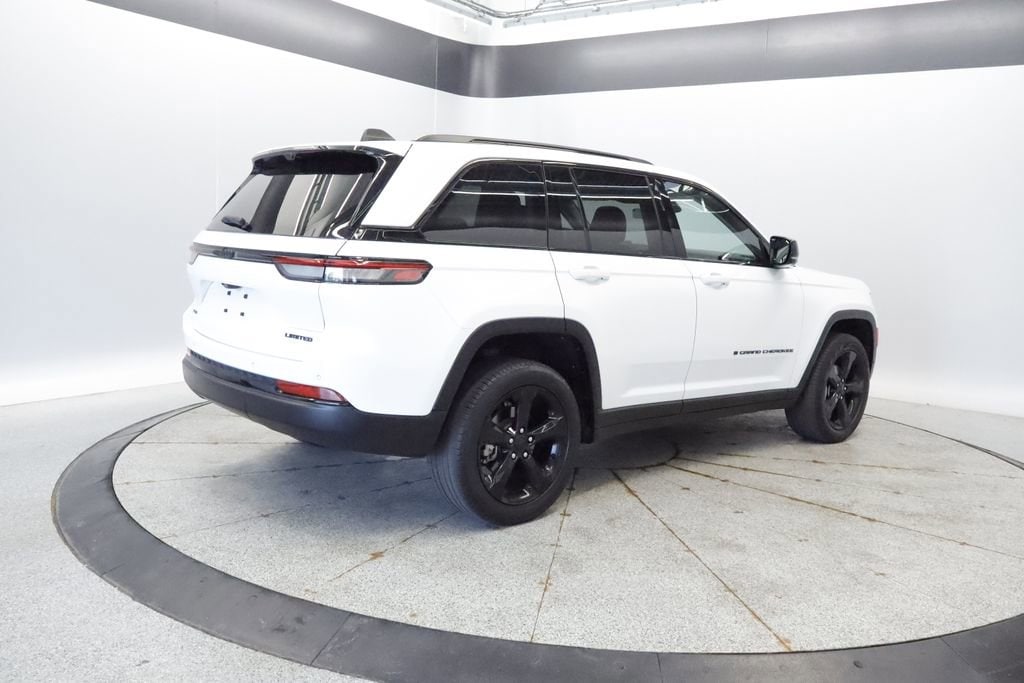 Thumbnail: 2023 Jeep Grand Cherokee - 6