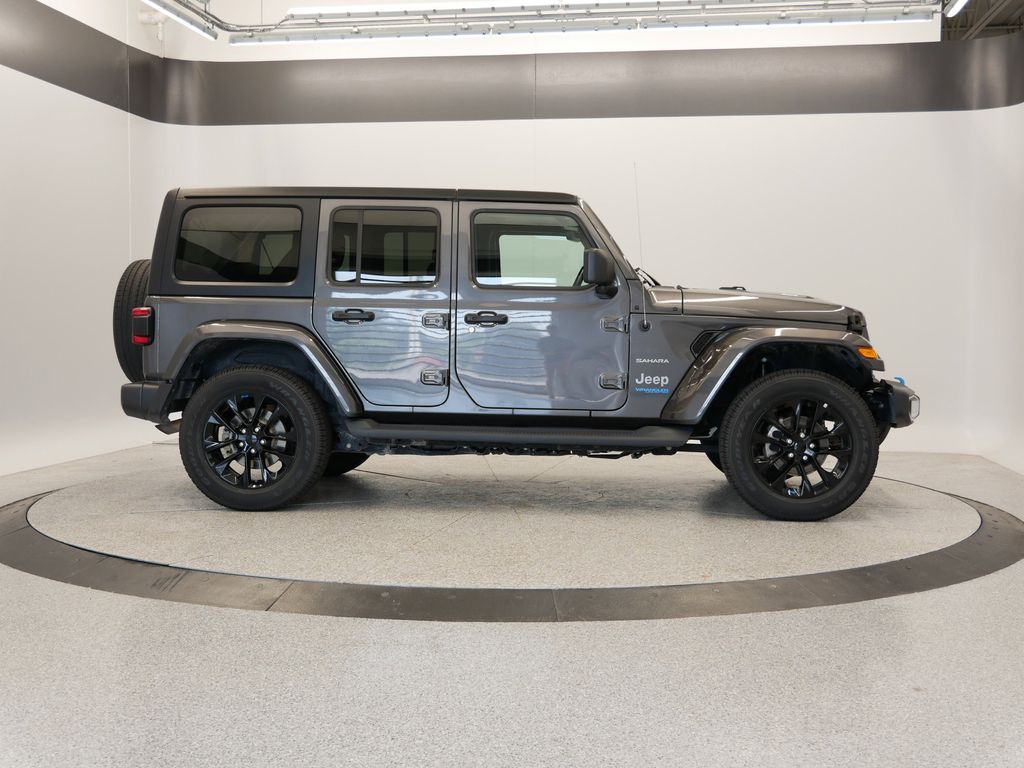 Thumbnail: 2022 Jeep Wrangler - 47
