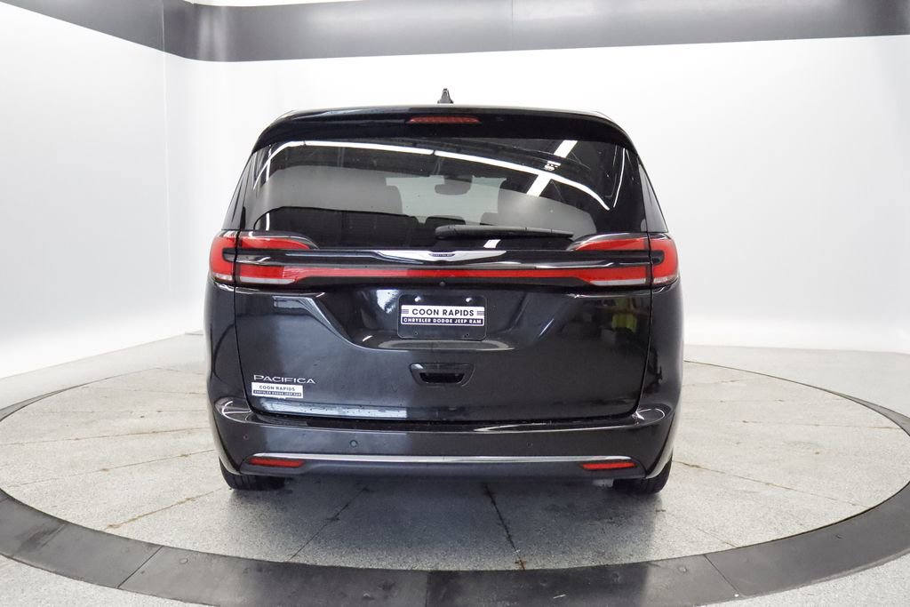 Thumbnail: 2023 Chrysler Pacifica - 4