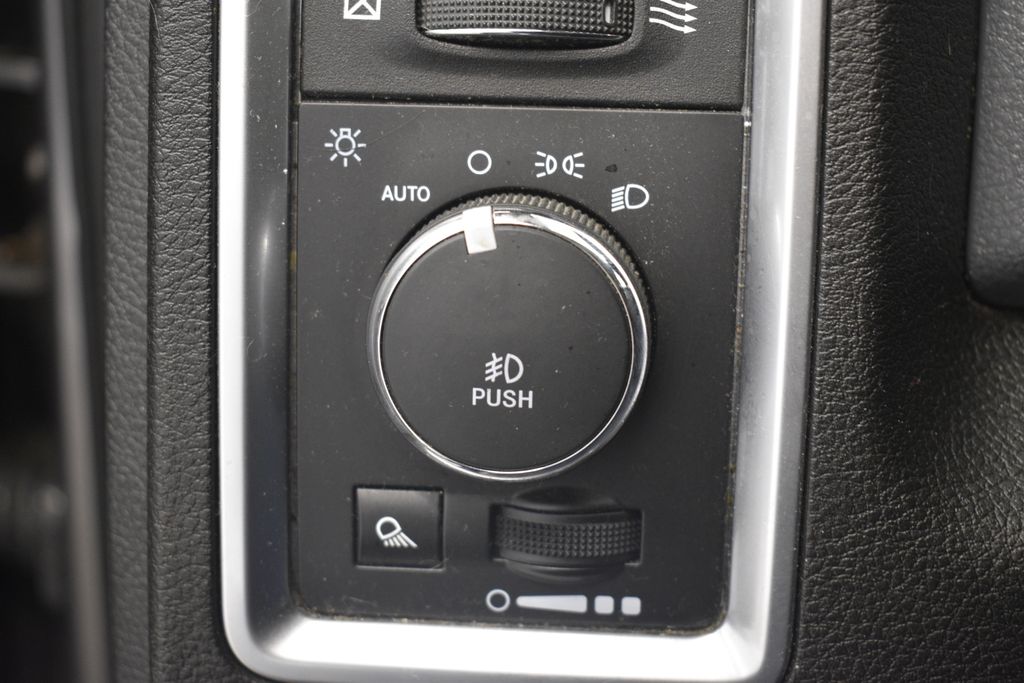 Thumbnail: 2019 RAM 1500 Classic - 36