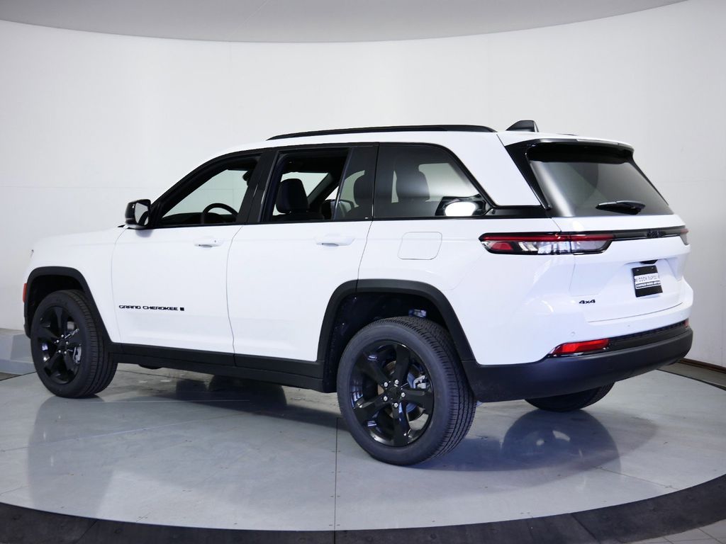 Thumbnail: 2024 Jeep Grand Cherokee - 15