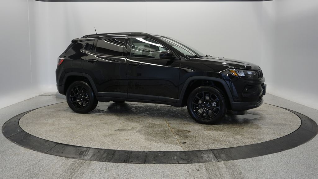 Thumbnail: 2022 Jeep Compass - 10
