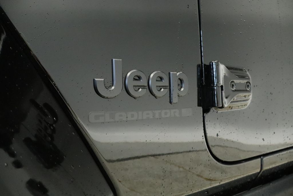 Thumbnail: 2026 Jeep Gladiator - 15