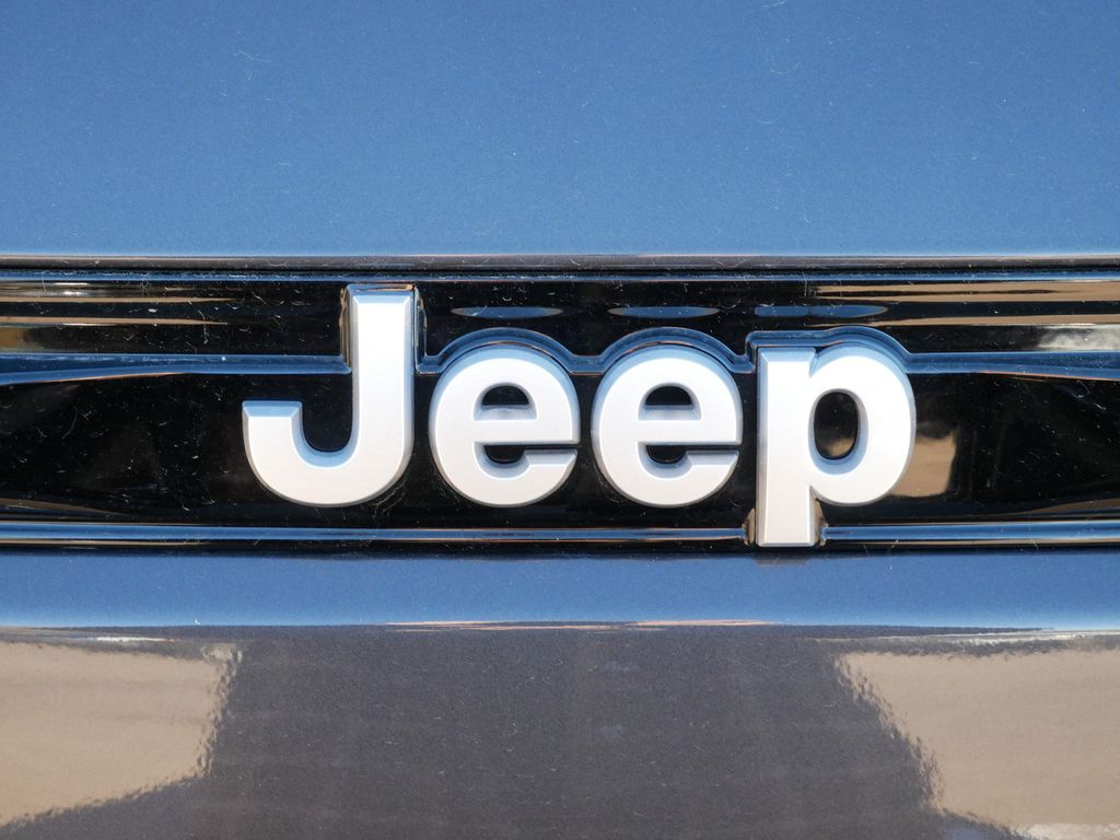 Thumbnail: 2025 Jeep Grand Cherokee - 12