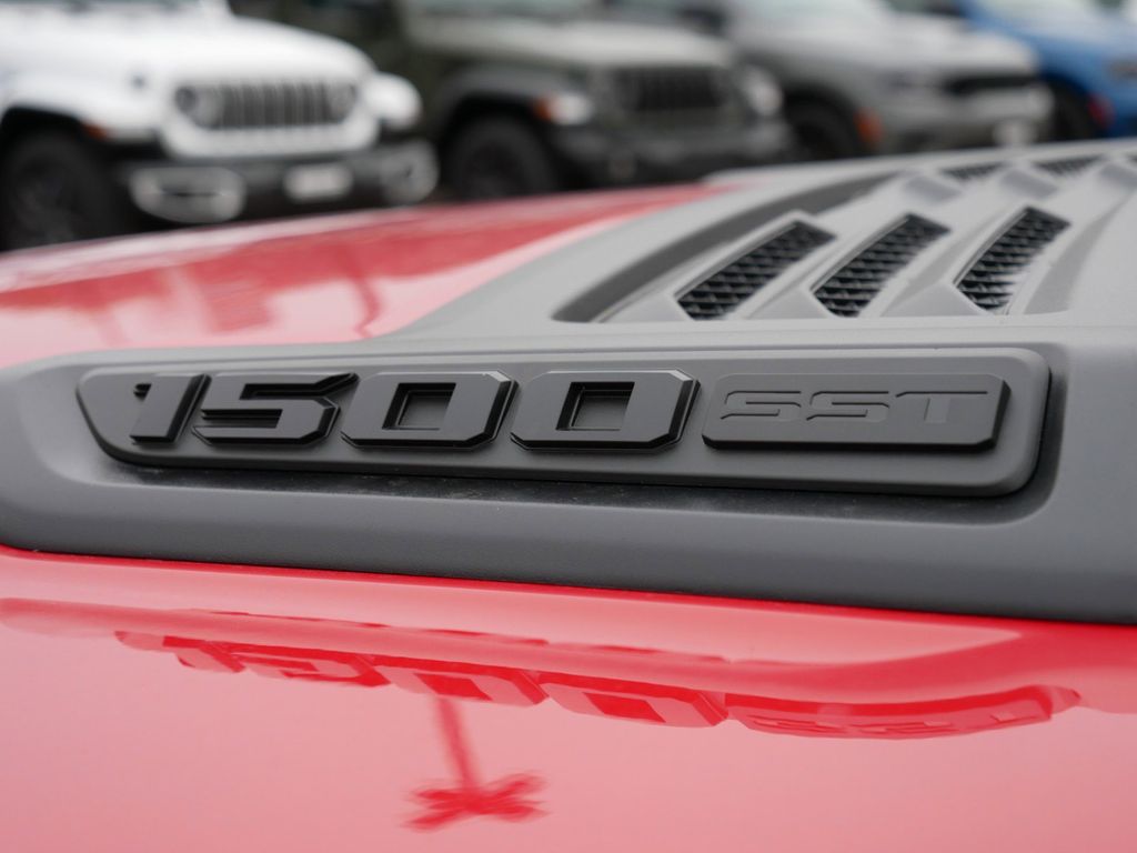 Thumbnail: 2025 RAM 1500 - 18