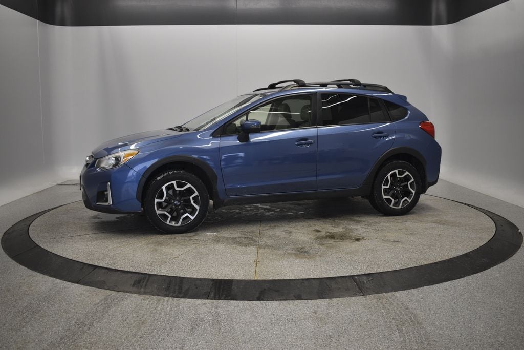Thumbnail: 2017 Subaru Crosstrek - 3