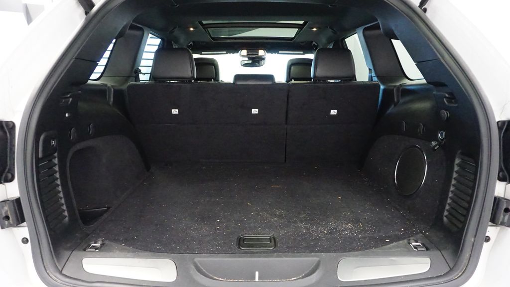 Thumbnail: 2020 Jeep Grand Cherokee - 18