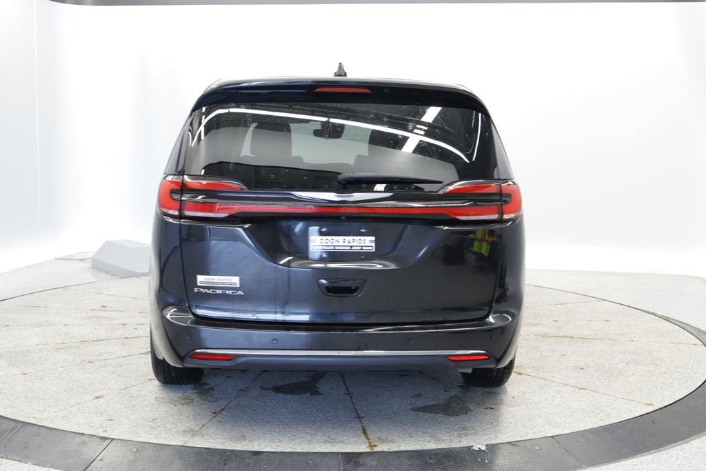 Thumbnail: 2023 Chrysler Pacifica - 4