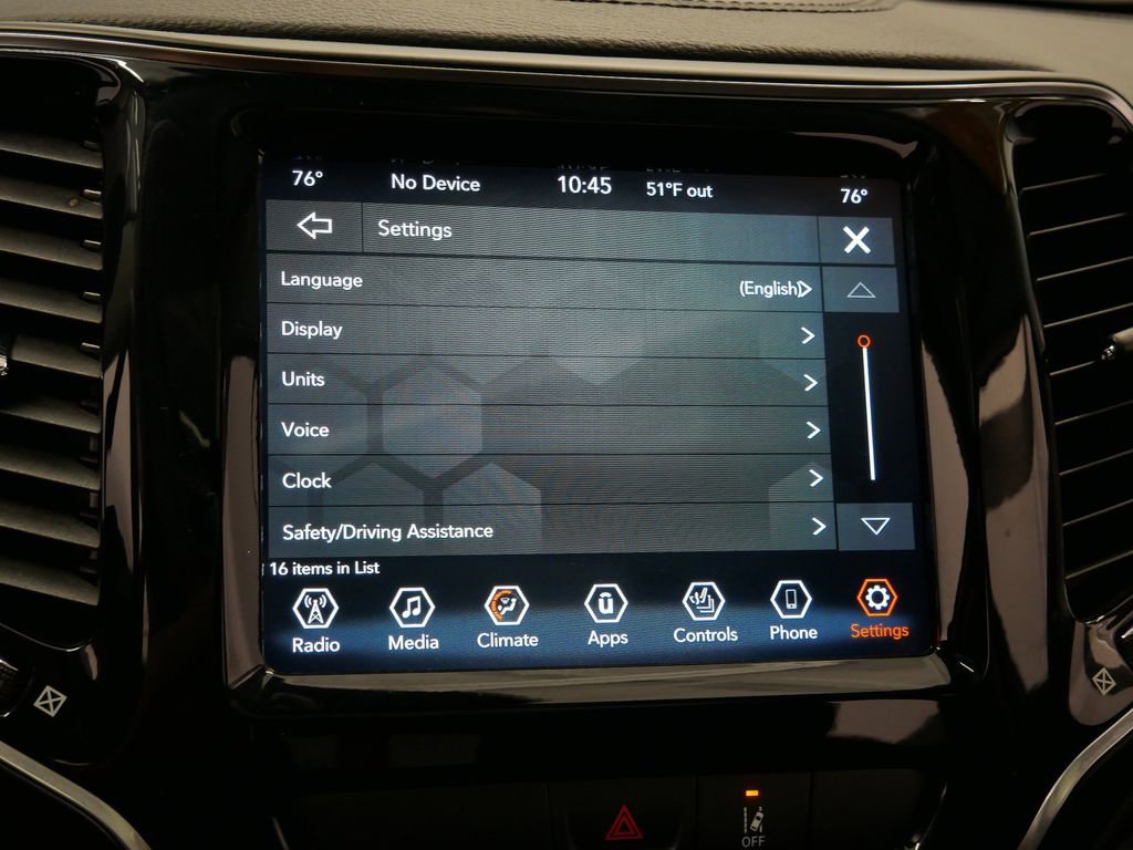 Thumbnail: 2022 Jeep Cherokee - 35