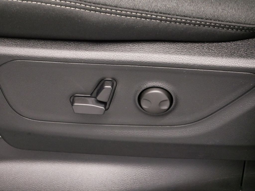 Thumbnail: 2026 RAM 1500 - 4