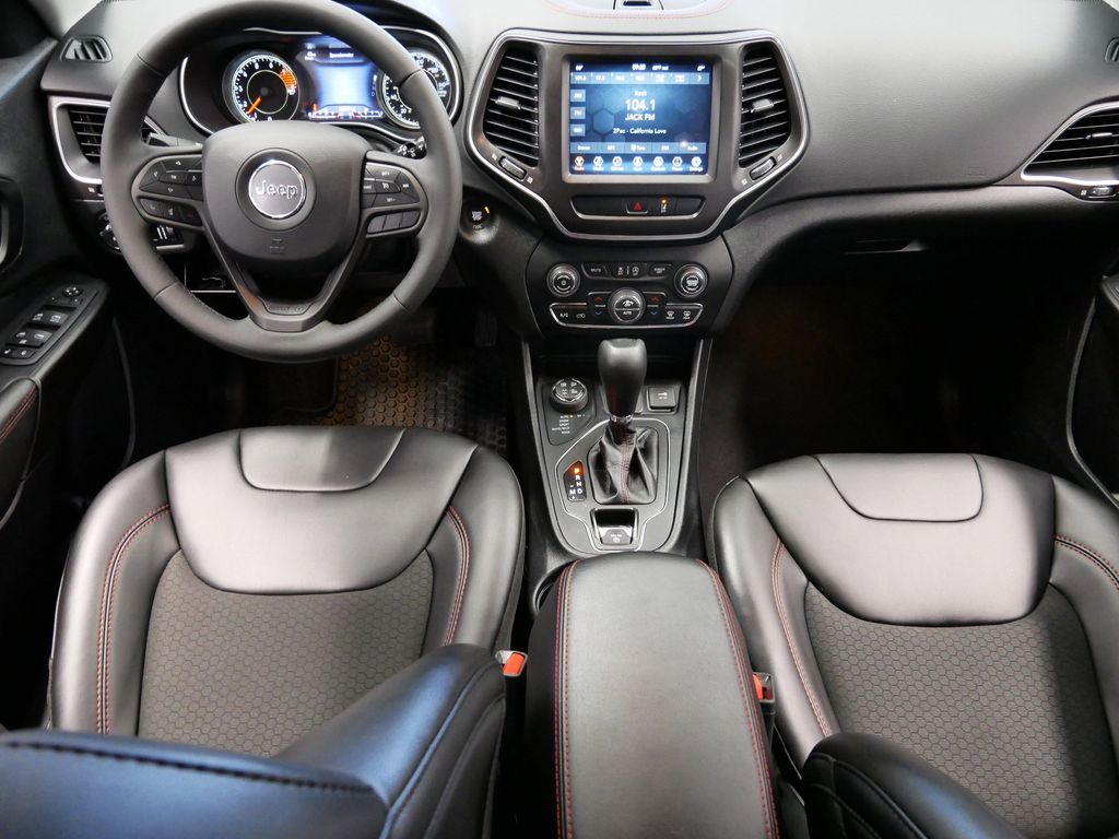 Thumbnail: 2022 Jeep Cherokee - 27