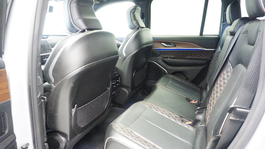 Thumbnail: 2022 Jeep Grand Cherokee - 17