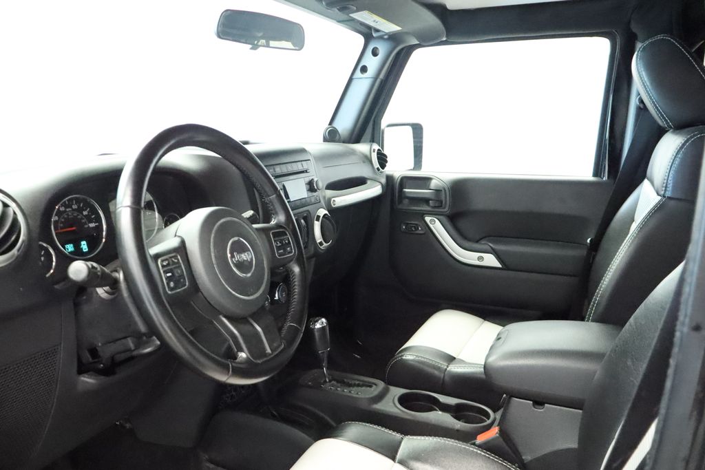 Thumbnail: 2011 Jeep Wrangler - 21