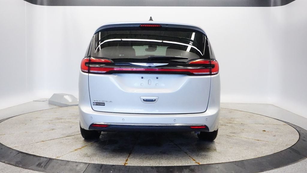 Thumbnail: 2024 Chrysler Pacifica - 4