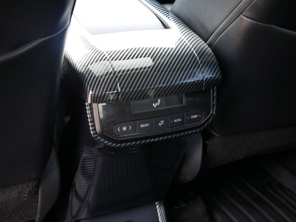 Thumbnail: 2020 Toyota Highlander - 25