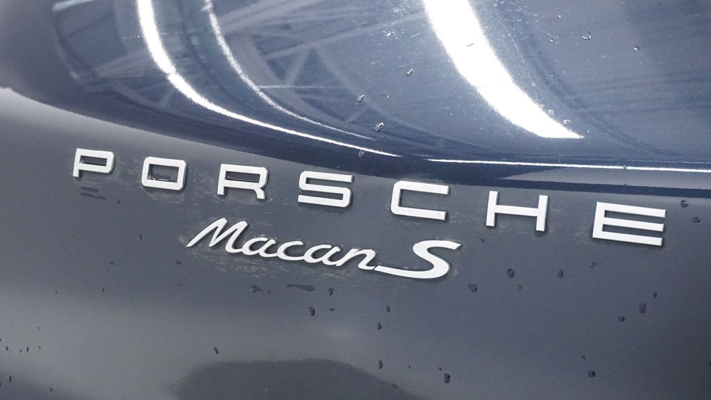 Thumbnail: 2017 Porsche Macan - 15