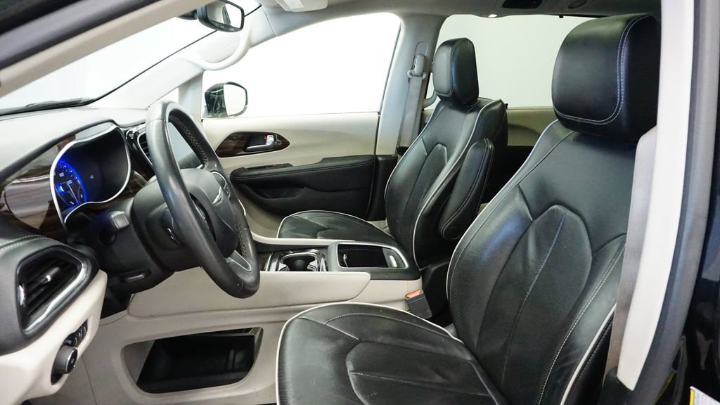 Thumbnail: 2023 Chrysler Pacifica - 22