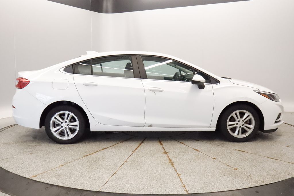 Thumbnail: 2016 Chevrolet Cruze - 12
