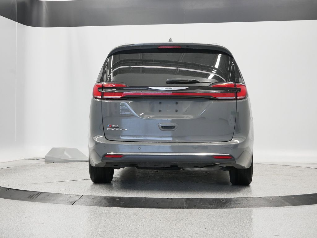 Thumbnail: 2022 Chrysler Pacifica - 4