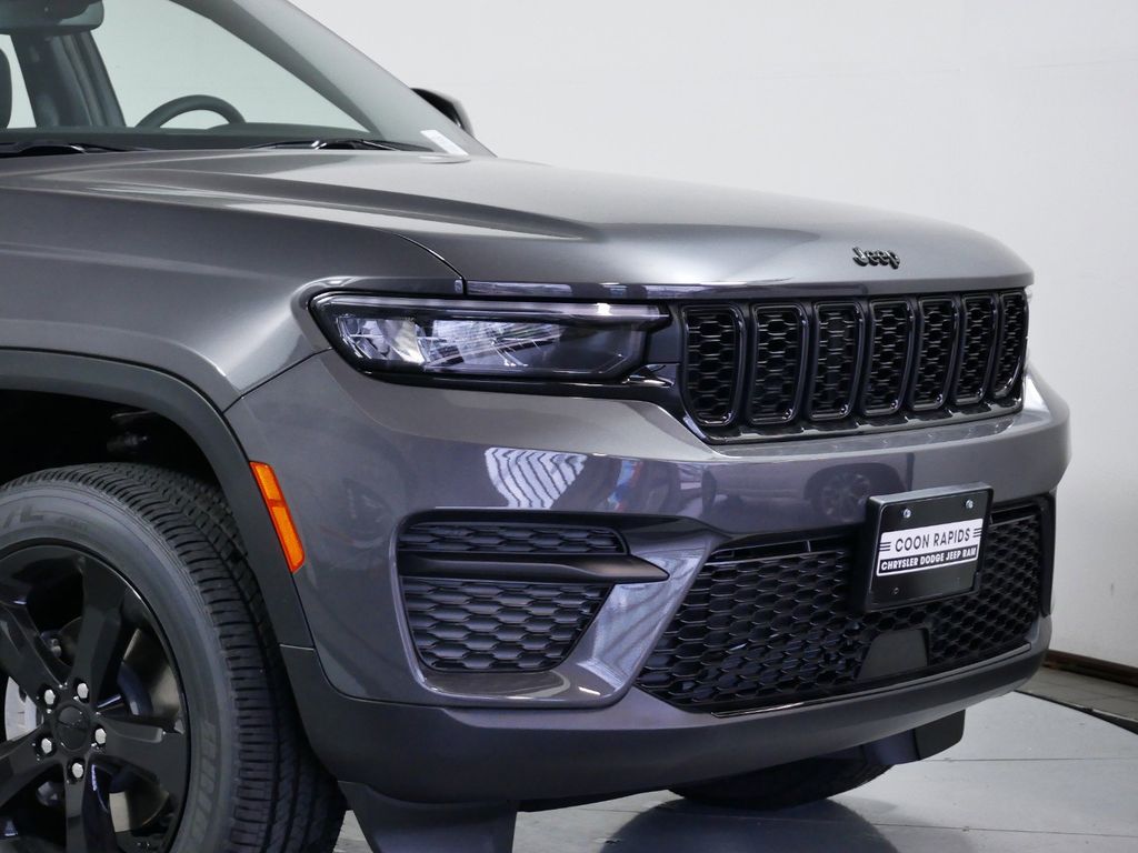 Thumbnail: 2024 Jeep Grand Cherokee - 3