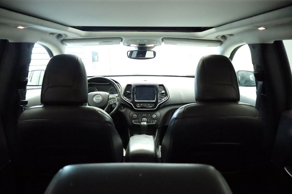 Thumbnail: 2021 Jeep Cherokee - 21