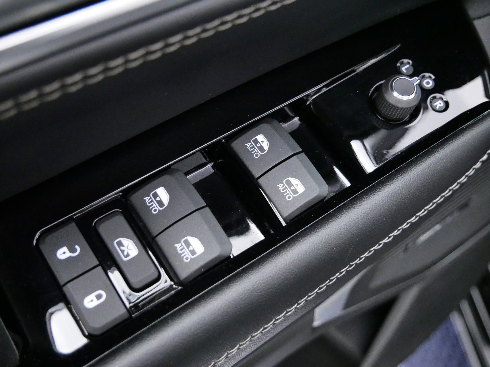 Thumbnail: 2024 Jeep Wagoneer - 33