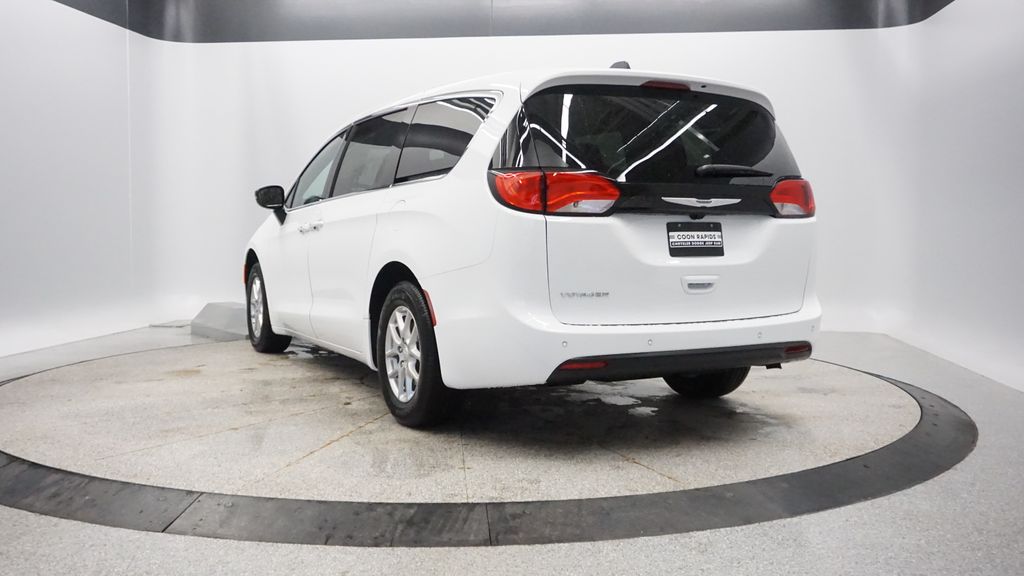 Thumbnail: 2026 Chrysler Voyager - 6