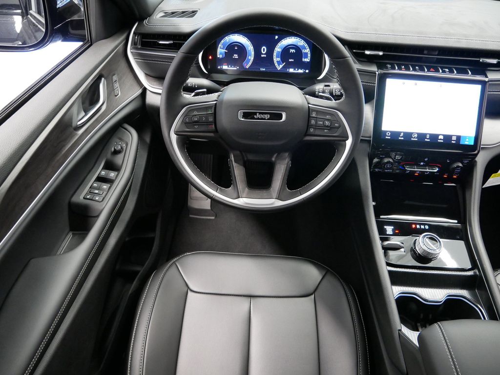 Thumbnail: 2025 Jeep Grand Cherokee - 16