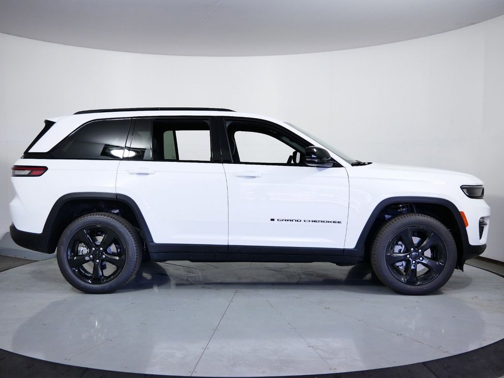 Thumbnail: 2025 Jeep Grand Cherokee - 9
