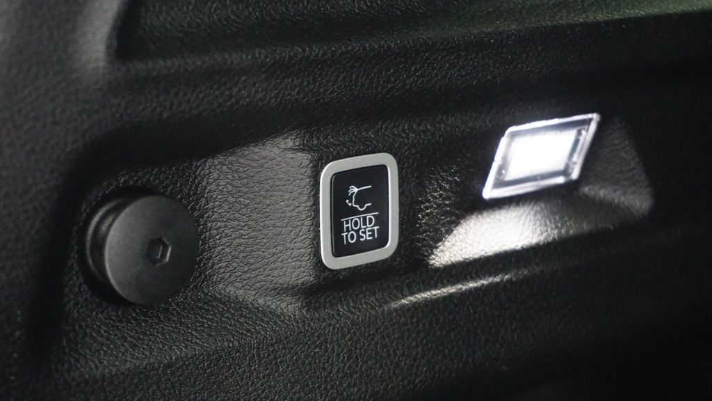 Thumbnail: 2022 Jeep Grand Cherokee L - 18